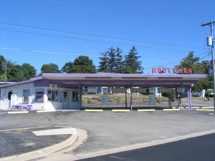 Dog n Suds (DogNSuds, Dog-N-Suds) - Jonesville - 547 E Chicago Rd (newer photo)
